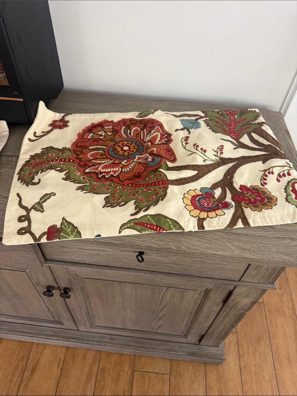 POTTERY BARN LUMBAR PILLOW COVER.  -GORGEOUS!!